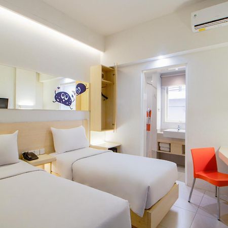 Cleo Hotel Tunjungan Surabaya Exterior photo
