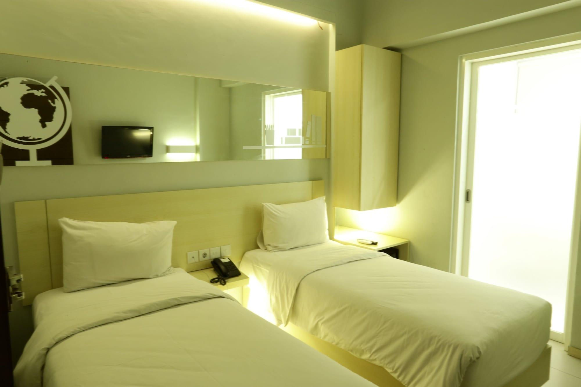 Cleo Hotel Tunjungan Surabaya Exterior photo