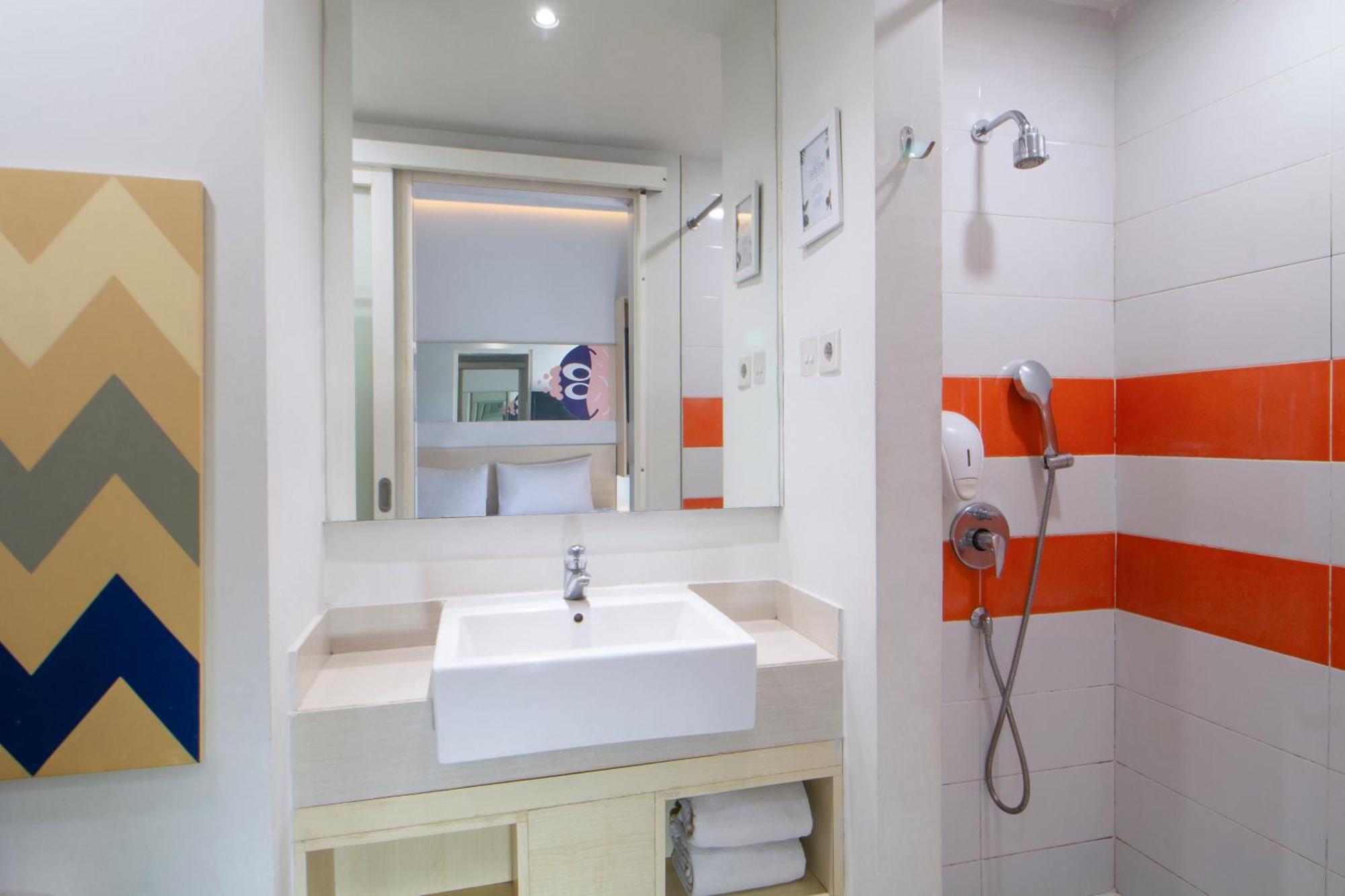 Cleo Hotel Tunjungan Surabaya Exterior photo