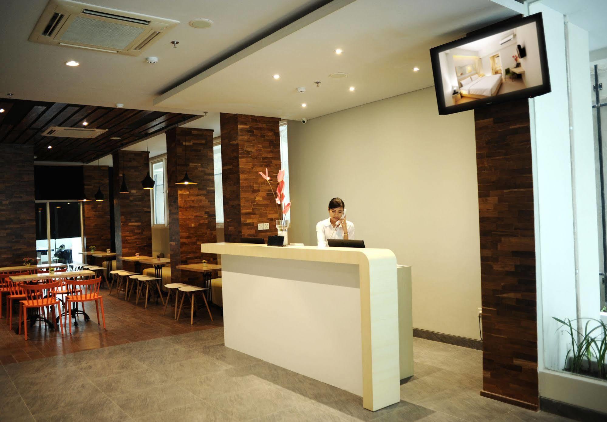 Cleo Hotel Tunjungan Surabaya Exterior photo