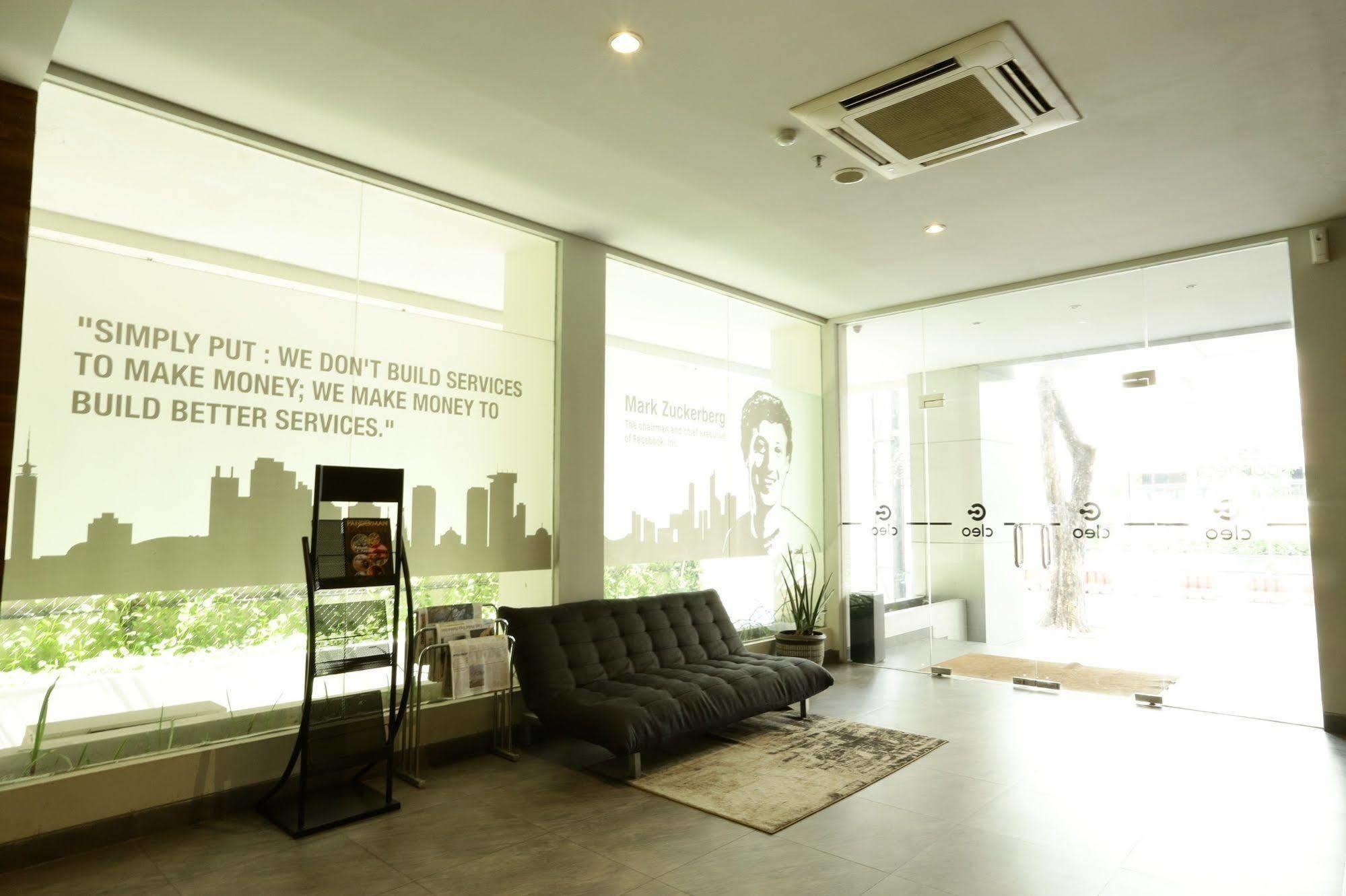 Cleo Hotel Tunjungan Surabaya Exterior photo
