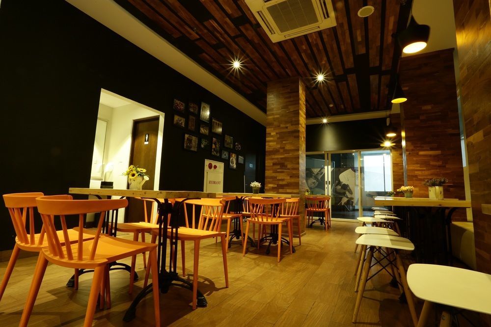 Cleo Hotel Tunjungan Surabaya Exterior photo